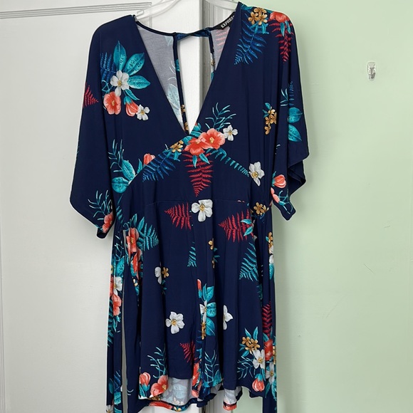 ⭐️EXPRESS FLORAL ROMPER SIZE LARGE - Picture 2 of 6